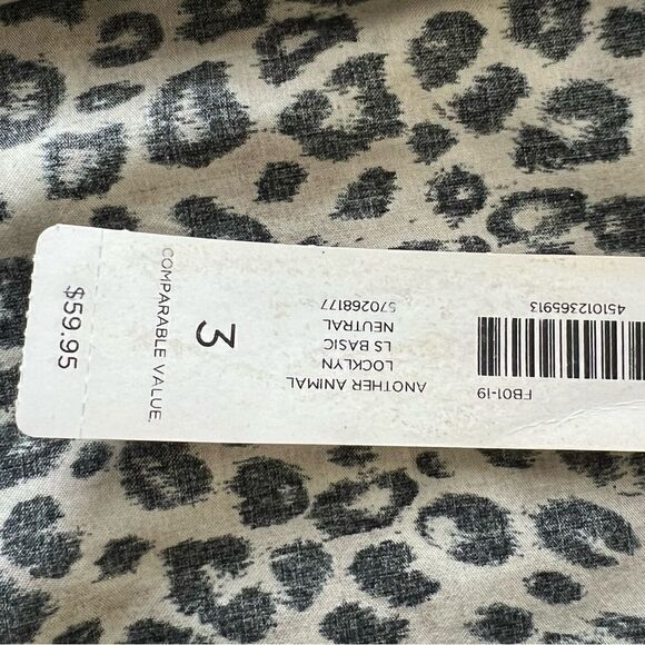 Chicos animal print caftan length blouse in size 3. NWT - Picture 3 of 9